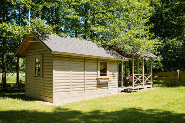 Trīsvietīgs bungalo ar terasi