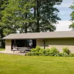 Vasaras namiņs pie ezera