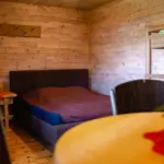 Vasaras namiņs pie ezera