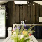 Vasaras namiņs pie ezera