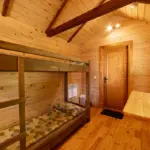 Četrvietīgs namiņš pie ezera