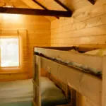 Četrvietīgs namiņš pie ezera