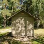 Četrvietīgs namiņš pie ezera