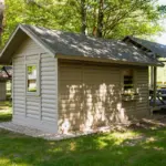 Četrvietīgs namiņš pie ezera