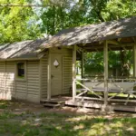 Četrvietīgs namiņš pie ezera