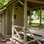 Četrvietīgs namiņš pie ezera