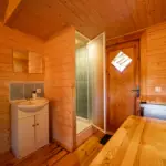 Četrvietīgs namiņš pie ezera