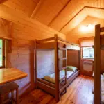 Četrvietīgs namiņš pie ezera