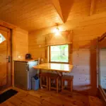 Četrvietīgs namiņš pie ezera