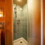 Četrvietīgs namiņš pie ezera