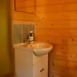 Četrvietīgs namiņš pie ezera