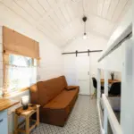 Četrvietīgs namiņš pie ezera