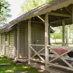 Četrvietīgs namiņš pie ezera