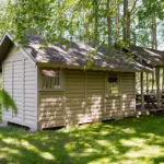 Četrvietīgs namiņš pie ezera