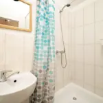 Četrvietīgs namiņš pie ezera