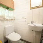 Četrvietīgs namiņš pie ezera