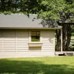 Četrvietīgs namiņš pie ezera